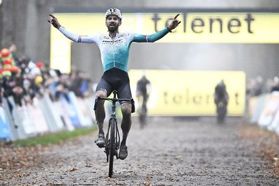Joris Nieuwenhuis puts on a dominant display to take victory at Superprestige Merksplas