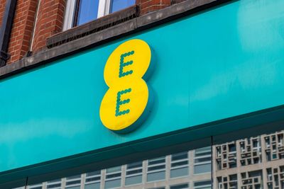 EE down: Hundreds of customers report issues with mobile and broadband