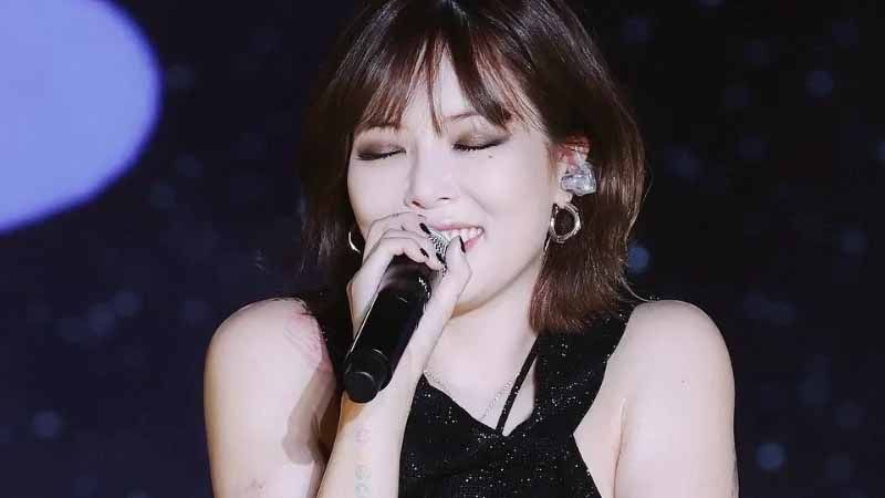 K-Pop Sensation HyunA Faints on Stage Following A…