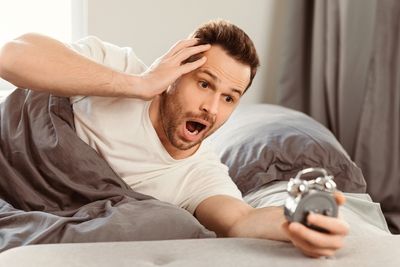 10 Nighttime Habits That Guarantee You’ll Oversleep Tomorrow