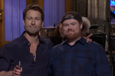 Glen Powell explains why he brought a UPS driver to his Saturday Night Live hosting debut