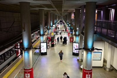 Airport rail passengers will no longer be fined for trying to pay by contactless