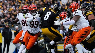 Steelers Fear Aaron Rodgers May Have Broken His Wrist vs. Bengals