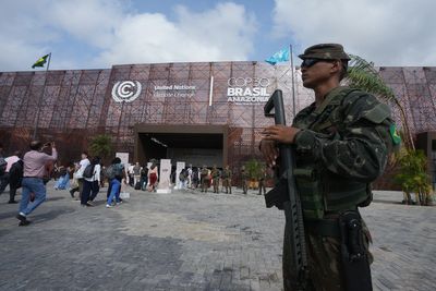 UN climate talks shift into higher gear with government ministers and presidency's new document