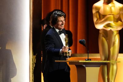 Tom Cruise finally gets his Oscar moment with a lifetime achievement trophy at the Governors Awards