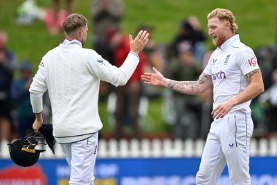 Ex-England star offers advice to Ben Stokes and Joe Root on handling Ashes hostility