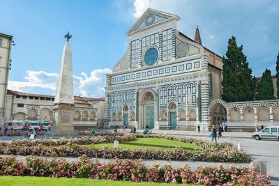 Florence bans outdoor dining on ‘obstacle course’ streets in city centre amid tourism surge