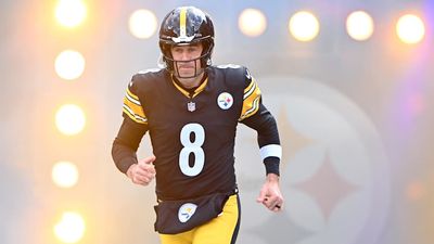 NFL Insider Gives Update on Aaron Rodgers Injury, Availability for Game vs. Bears