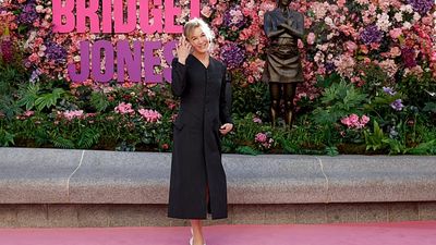 Renée Zellweger unveils new Bridget Jones statue in London