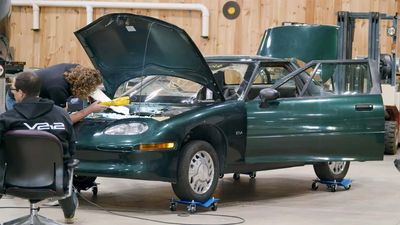 This GM EV1 Is Going Back On The Road. It May Be The Only One That Can