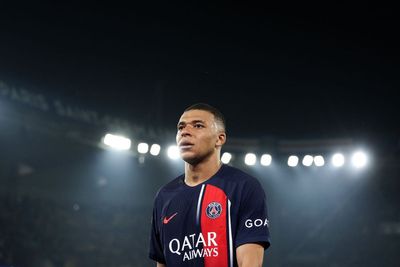 Kylian Mbappe and PSG demanding over £200m from each other as wages dispute escalates