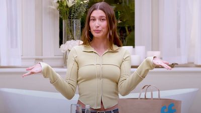 I Did Not See Hailey Bieber's Name Getting Dropped From An Erewhon Smoothie Making National News, But Here We Are