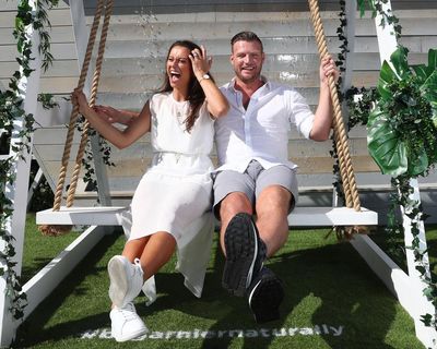 News Corp apologises to Victorian Liberal MP Sam Groth and wife over relationship claims
