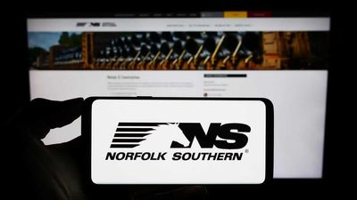 Is Wall Street Bullish or Bearish on Norfolk Southern Stock?