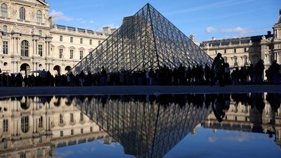 Louvre museum in Paris shuts gallery over structural safety fears