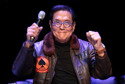 Robert Kiyosaki Challenges Warren Buffett's View on Crypto, Declares Bitcoin as People's Money