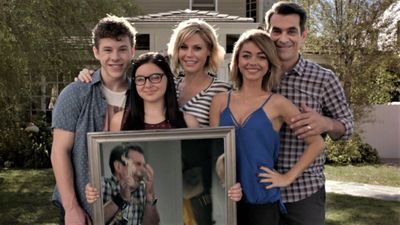 Modern Family's Julie Bowen Praised ‘Best Fake Daughter’ Sarah Hyland's Broadway Performance, And Shots Fired At Ariel Winter's Alex Dunphy