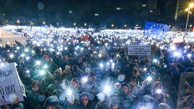 Thousands in Slovakia and Czech Republic rally against leaders on Velvet Revolution anniversary