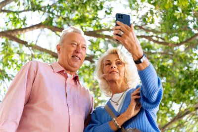 7 Clever Ways Grandparents Save on Family Vacations