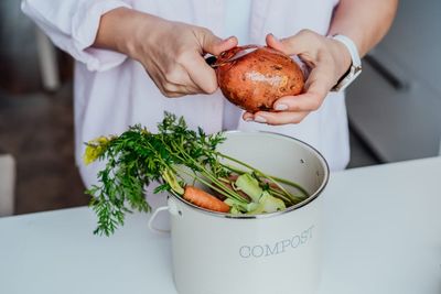 6 Kitchen Scraps That Enrich Soil Best in Autumn