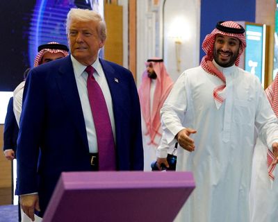 Trump defends Saudi crown prince over Khashoggi killing, threatens ABC News in White House meeting – as it happened