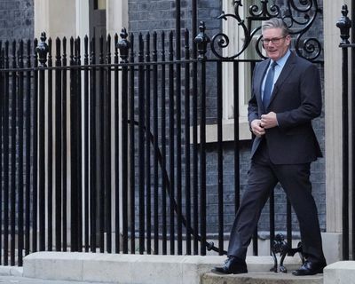 Starmer pleads for government to unite in fightback after difficult week