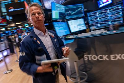 For the first time in 20 years, AI bubble fears have fund managers saying companies are overdoing it