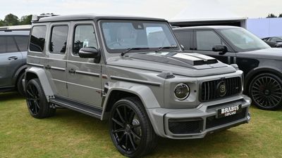 Woman finally buys her dream Mercedes G Wagon, then something flies off the car while she’s driving down the road