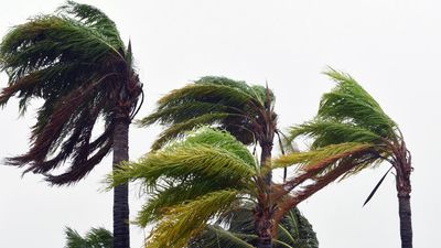 Top Enders urged to prepare as tropical cyclone nears