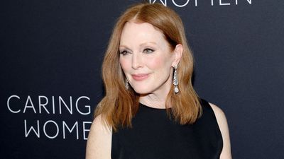 Julianne Moore’s wrap-around eyeliner is the party makeup trick to make eyes look 'bigger and more lifted'