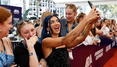 The 2025 ARIAs Red Carpet Has Kicked Off So Let’s Judge These Heatwave Fits Together