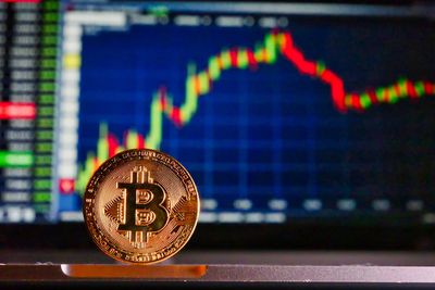 $1 Trillion Gone in Weeks in Bitcoin Crash as Self-Fulfilling Prophecy Takes Centrestage