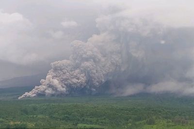 Indonesia volcano eruption live: People run to safety after Mount Semeru erupts as red flight warning issued