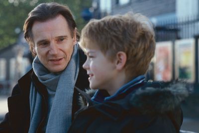 Love Actually star Thomas Brodie-Sangster returns to iconic bench on South Bank