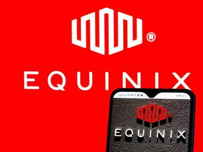 Is Wall Street Bullish or Bearish on Equinix Stock?