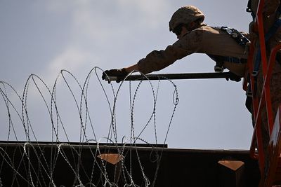 Texas Border Agents Bring Down Migrant Who Got Stuck At The Wall's Concertina Wire
