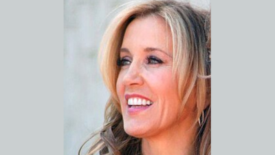 'Superior' Felicity Huffman Reportedly 'Rolling Eyes' At Lori Loughlin's Chaotic Marriage