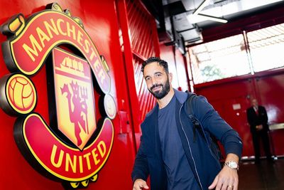 Manchester United begin talks for first January signing: report