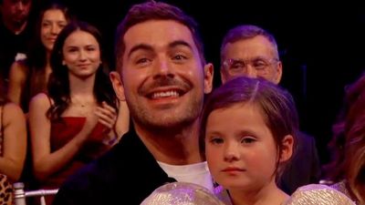 The Internet Is Loving Zac Efron Confirming With His Mom That Brother Dylan Did Well On Dancing With The Stars