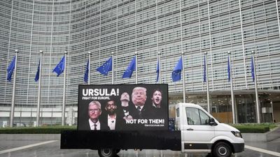 EU moves to cut red tape with overhaul of AI and data privacy laws