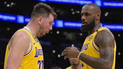LeBron James Made Honorable Move for Luka Dončić in Lakers Season Debut