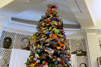 Holiday tree featuring thousands of origami works opens at NYC's American Museum of Natural History