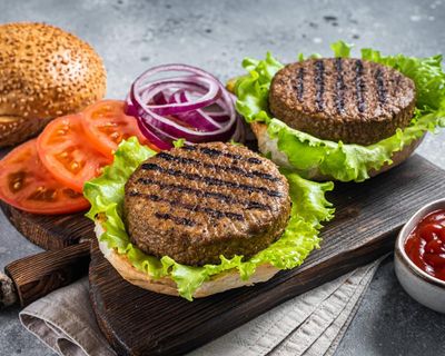 Ban on veggie ‘burgers’: plant-based products may lose meaty names in UK under EU law