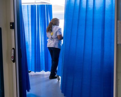 Up to 50,000 nurses could quit UK over immigration plans, survey suggests