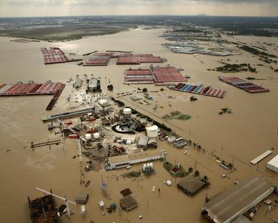 Thousands of toxic sites across US face risk of coastal flooding