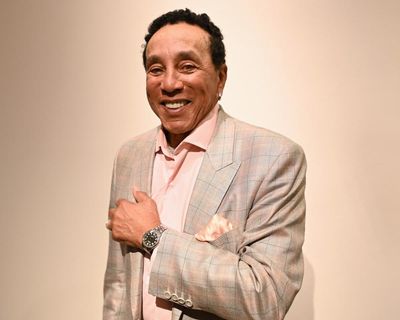 Male and female former employees of Smokey Robinson accuse him of sexual assault