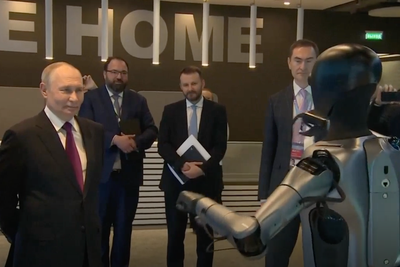 Putin stares down dancing robot in awkward encounter at AI conference