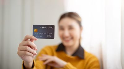 6 Times When Using Credit Beats Paying With Cash