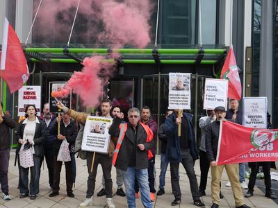 London minicab chaos: Drivers unable to work will get compensation, says Sadiq Khan