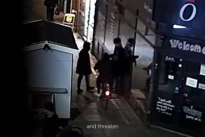 Moment police take down two knife-wielding robbers in London